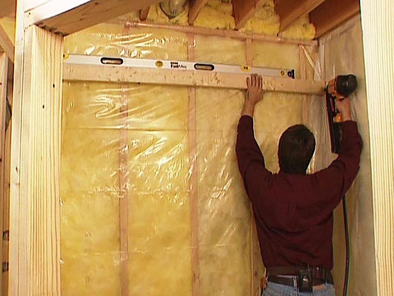 Строим и ремонтируем сами: утепление потолка в бане